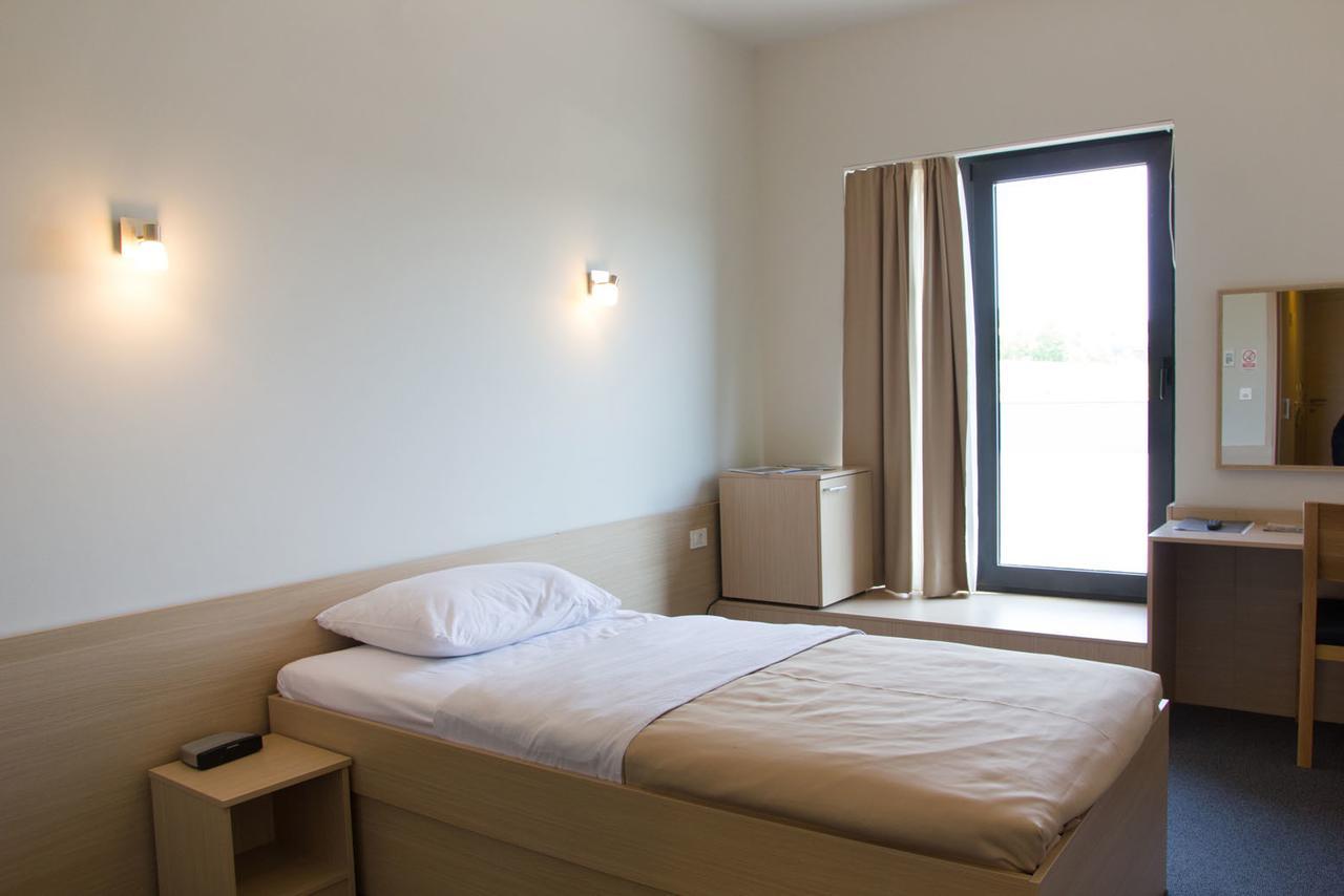 Hotel Lika Sjever Brinje Екстер'єр фото
